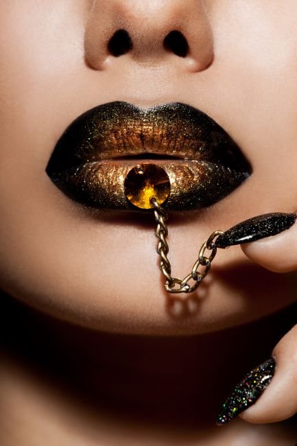 Golden Lips Chain